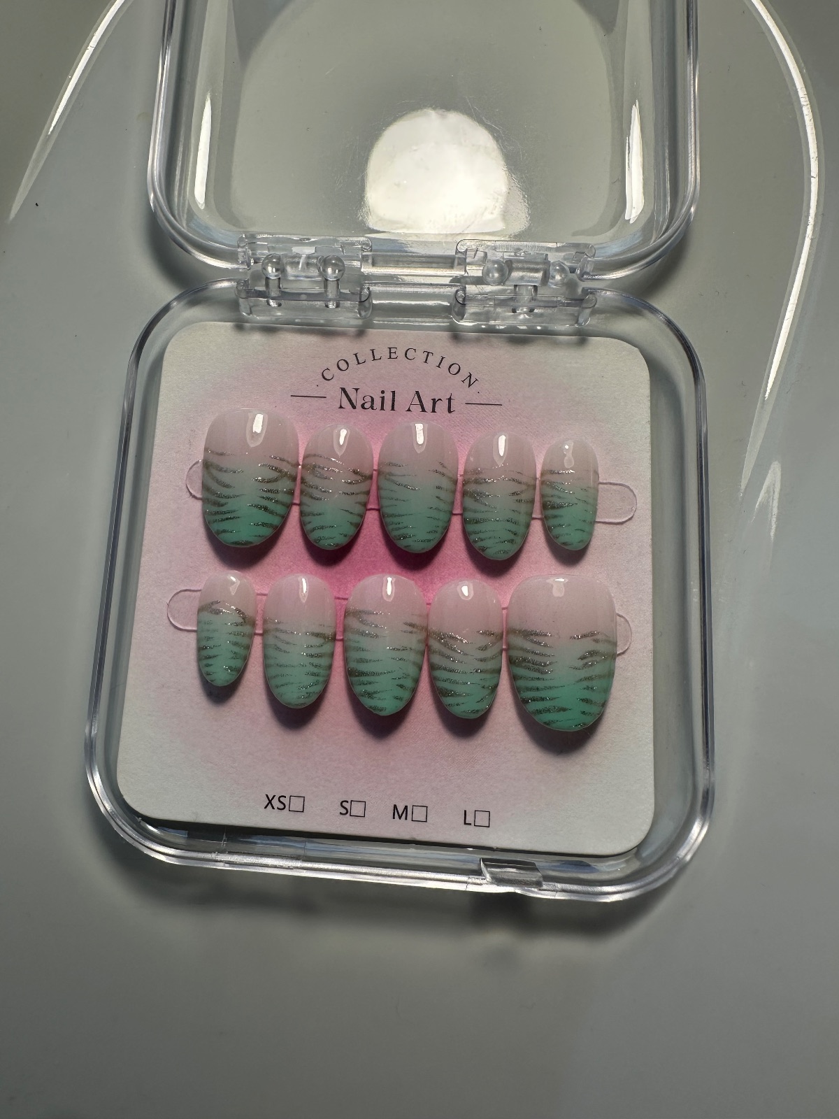 Ręcznie malowane paznokcie press-on w kształcie owalu, wzór Tiffany blue , zdjęcie 3