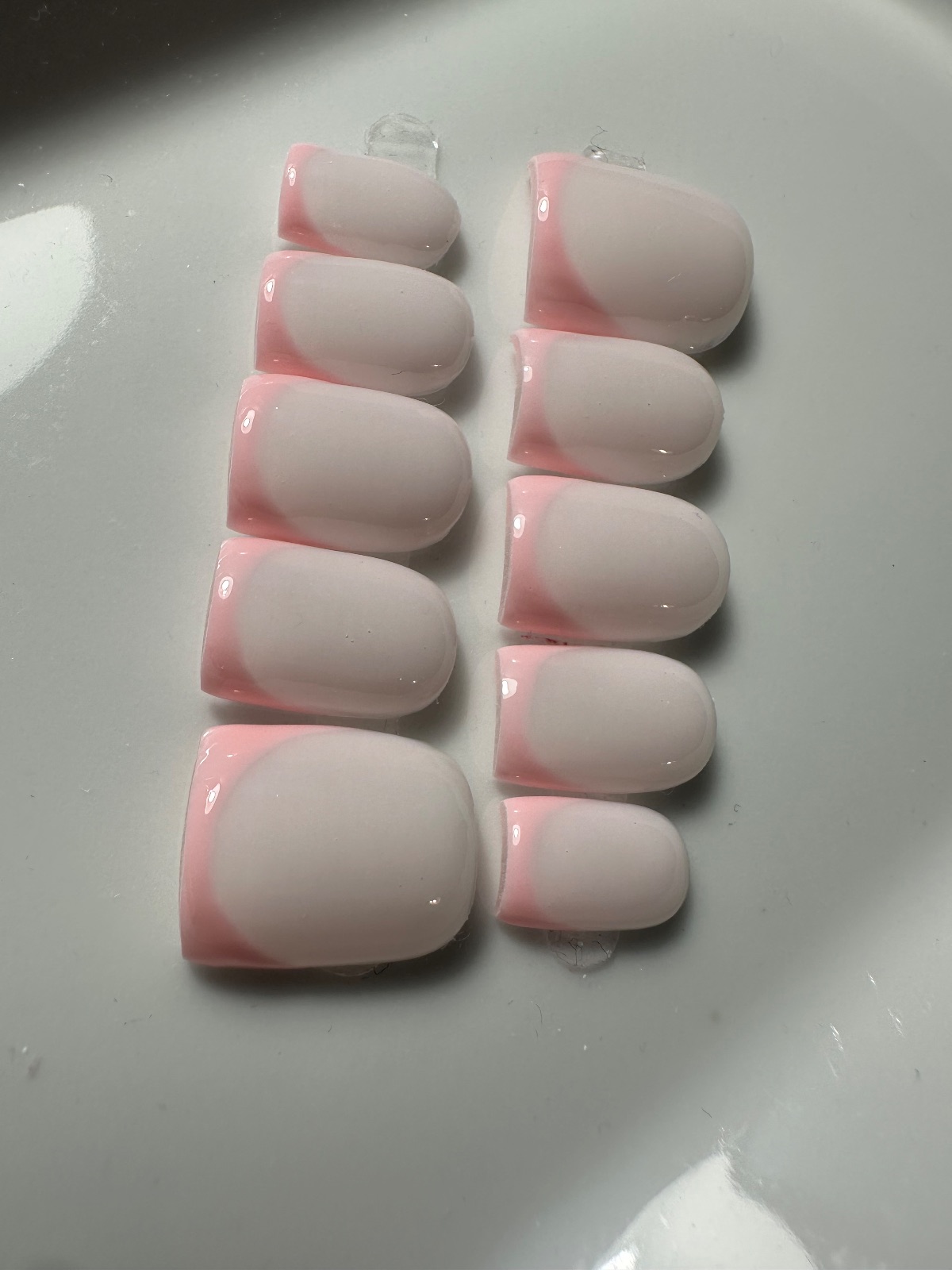 Ręcznie malowane paznokcie press-on w kształcie kwadratu, wzór Milky pinky, zdjęcie 3