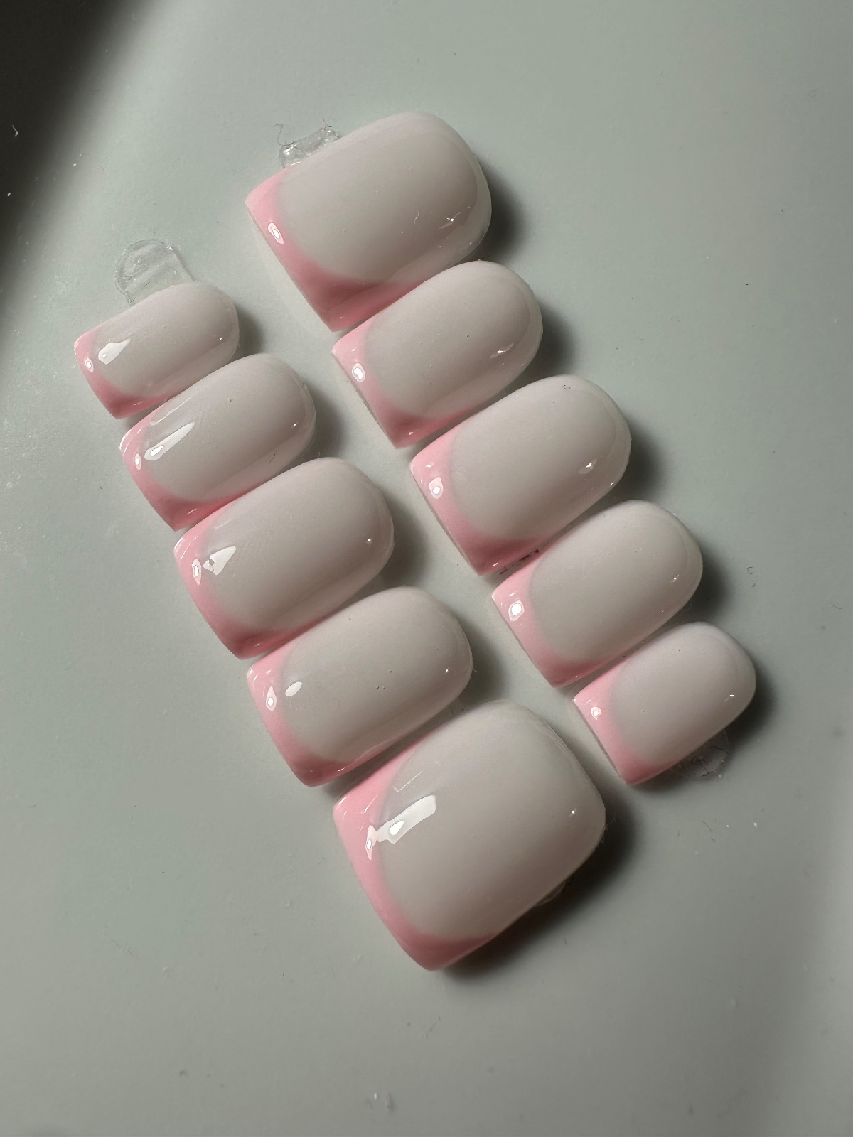 Ręcznie malowane paznokcie press-on w kształcie kwadratu, wzór Milky pinky, zdjęcie 2