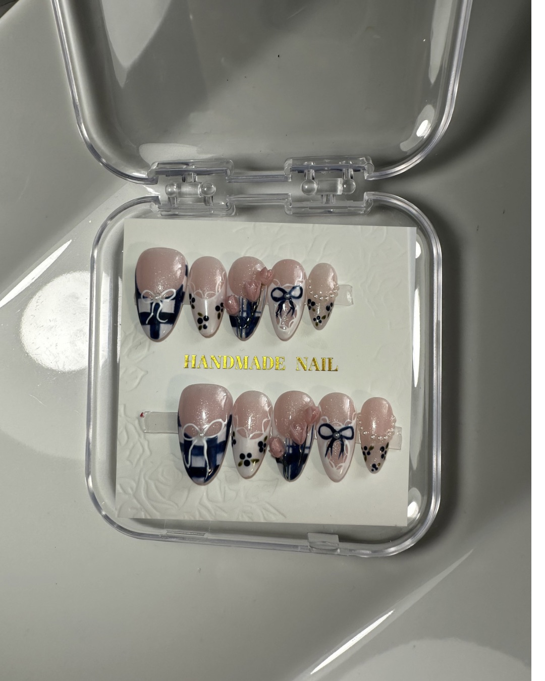 Ręcznie malowane paznokcie press-on w kształcie stiletto, wzór Piknik , zdjęcie 2